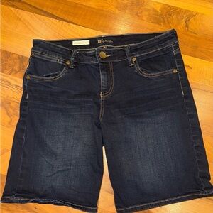 Kut from the kloth Catherine boyfriend‎ Bermuda style dark wash short size 8